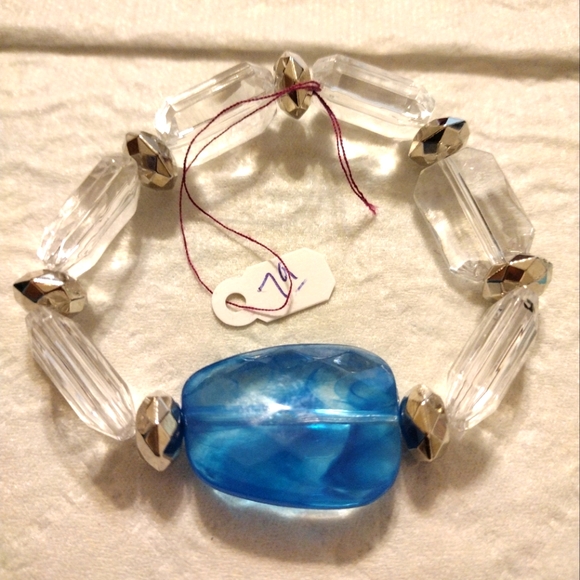 Artemis's Gems custom-made beaded bracelet with large blue gem - Picture 1 of 4